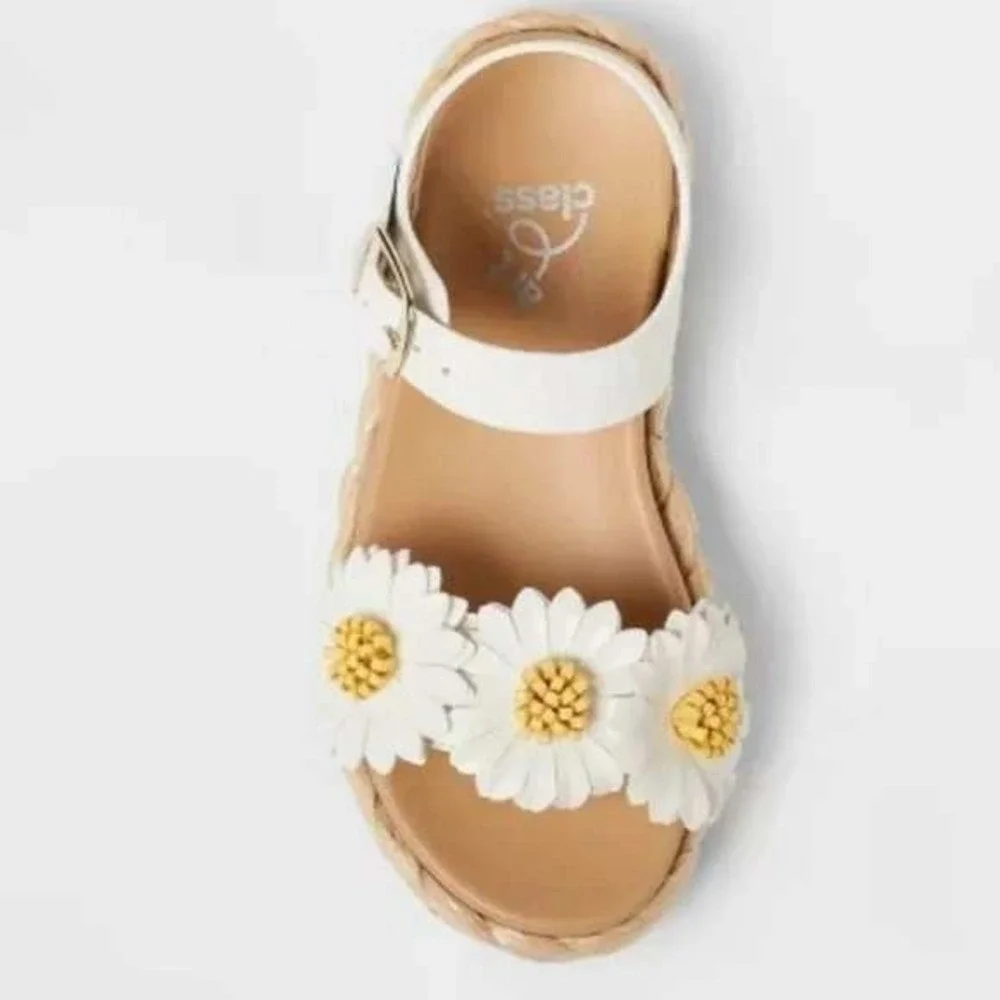 Big Girl Platform Sandals by Art Class‎ Makayla Daisy White Size 5 New With Tags